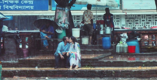 Chụp ảnh cặp đôi hôn nhau, nhiếp ảnh gia Bangladesh bị đồng nghiệp đánh, lại còn bị đuổi việc - Ảnh 1.