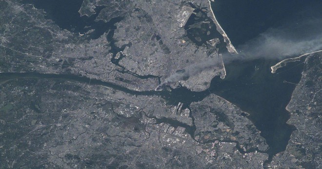 Những hình ảnh từ vệ tinh NASA về cuộc tấn công 11/9 - Ảnh 1.