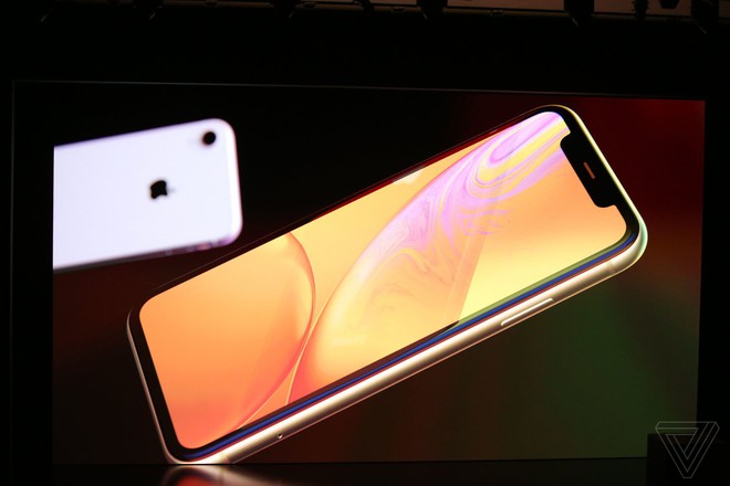 iPhone Xr chính thức ra mắt: Nhiều trang bị giống hệt iPhone Xs, cũng có Face ID, sặc sỡ hơn, giá 749 USD - Ảnh 1.