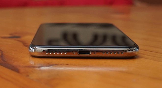 Thiết kế iPhone Xs có một điểm cực kỳ thiếu tinh tế và thua cả iPhone X - Ảnh 2.