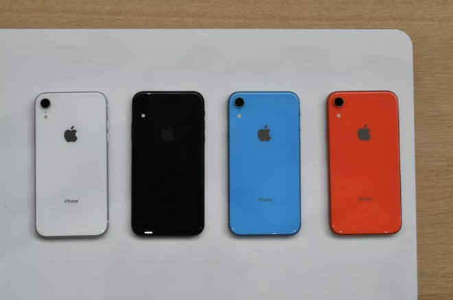 Trên tay iPhone XR: Màu đỏ và cam rất nổi bật, viền màn hình hơi dày do dùng màn LCD - Ảnh 8.