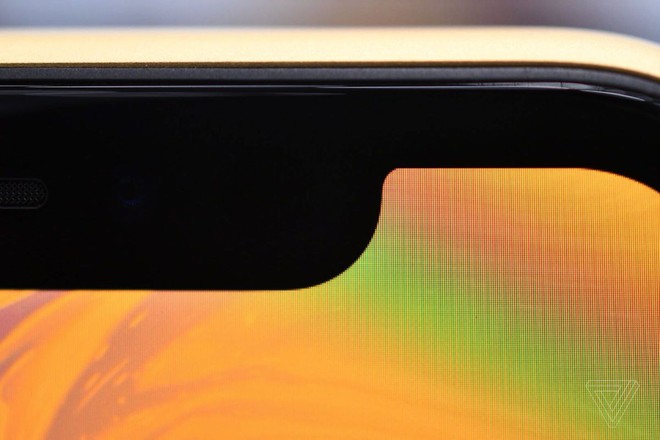 Trên tay iPhone XR: Màu đỏ và cam rất nổi bật, viền màn hình hơi dày do dùng màn LCD - Ảnh 2.
