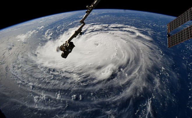 Ảnh vệ tinh thể hiện sức mạnh hủy diệt của Florence, siêu bão to bằng cả một bang Mỹ - Ảnh 10.