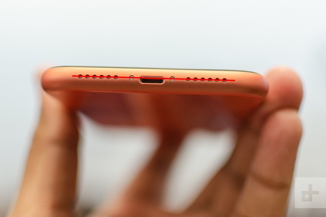 iPhone XR học tập thứ mà người dùng ghét nhất ở smartphone Samsung: Cổng sạc lệch! - Ảnh 2.