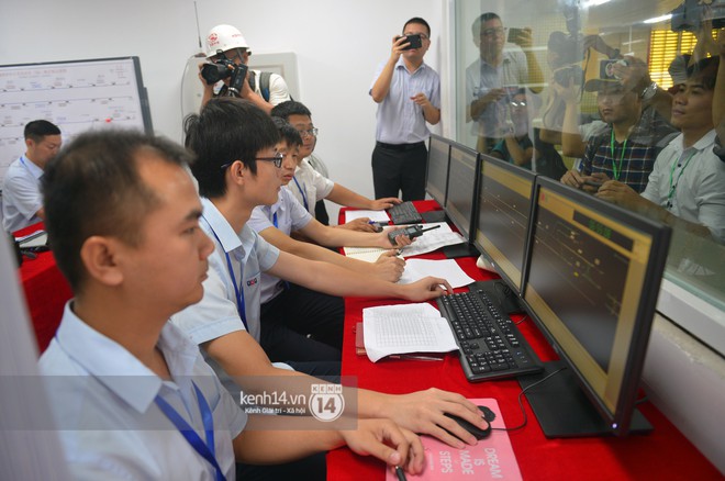 Ảnh, clip: Trải nghiệm bên trong đoàn tàu đường sắt trên cao Cát Linh - Hà Đông ngày chính thức chạy thử - Ảnh 7.