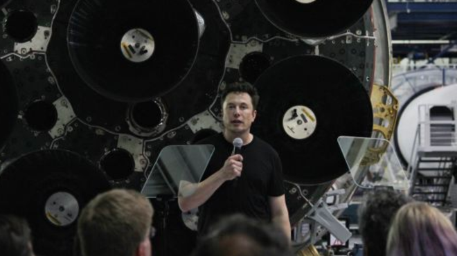 Elon Musk: Chắc tôi cũng sẽ bay lên Mặt trăng - Ảnh 1.