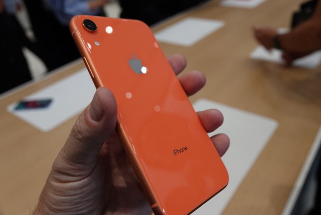 Nếu có hãng Android nào dám làm smartphone thân thiện với túi tiền như iPhone XR, chắc chắn họ sẽ bị ném đá tơi bời - Ảnh 4.