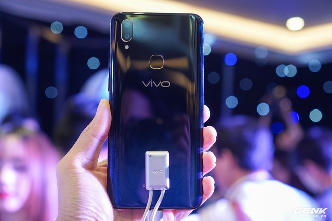Cận cảnh bộ đôi V11 và V11i: smartphone tầm trung đầu tiên của Vivo tích hợp cảm biến vân tay dưới màn hình - Ảnh 10.