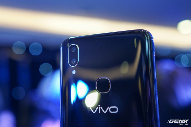 Cận cảnh bộ đôi V11 và V11i: smartphone tầm trung đầu tiên của Vivo tích hợp cảm biến vân tay dưới màn hình - Ảnh 11.