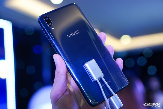 Cận cảnh bộ đôi V11 và V11i: smartphone tầm trung đầu tiên của Vivo tích hợp cảm biến vân tay dưới màn hình - Ảnh 4.
