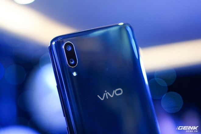 Cận cảnh bộ đôi V11 và V11i: smartphone tầm trung đầu tiên của Vivo tích hợp cảm biến vân tay dưới màn hình - Ảnh 7.