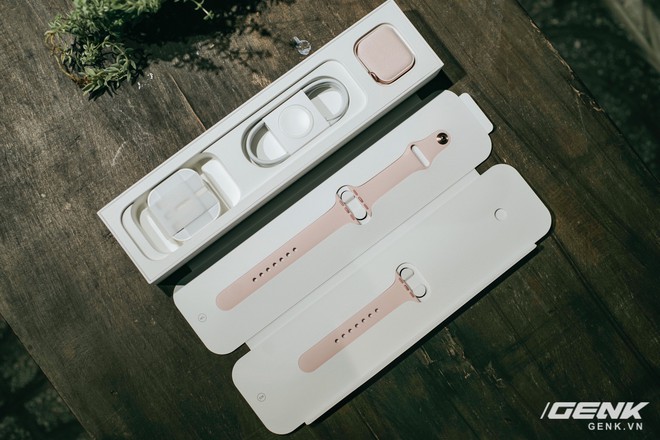 Trên tay Apple Watch Series 4 mới về Việt Nam: Thiết kế lột xác, tính năng sức khỏe hữu ích, giá từ 14 triệu đồng - Ảnh 2.