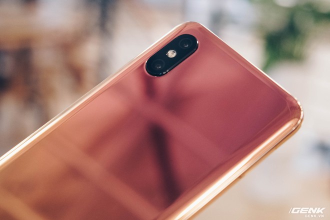 Trên tay Xiaomi Mi 8 Pro: Mi 8 thêm cảm biến vân tay dưới màn hình, màu gradient bắt mắt - Ảnh 6.