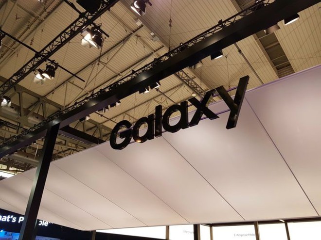 Galaxy P30 có thể là smartphone đầu tiên của Samsung sử dụng cảm biến vân tay dưới màn hình - Ảnh 1.
