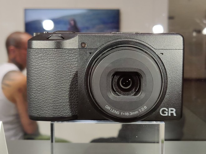 Cận cảnh máy ảnh compact cao cấp Ricoh GRIII: Hội tụ tinh hoa của 20 năm kinh nghiệm - Ảnh 2.