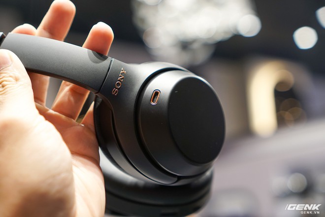 Cận cảnh tai nghe chống ồn WH-1000XM3 vừa ra mắt của Sony: tự động điều chỉnh mức chống ồn và cường độ âm thanh xung quanh, sạc nhanh 10 phút cho 5 giờ nghe, giá 8,49 triệu đồng - Ảnh 4.