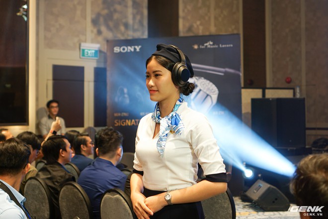 Cận cảnh tai nghe chống ồn WH-1000XM3 vừa ra mắt của Sony: tự động điều chỉnh mức chống ồn và cường độ âm thanh xung quanh, sạc nhanh 10 phút cho 5 giờ nghe, giá 8,49 triệu đồng - Ảnh 1.
