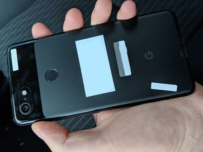 Nhân viên Google bỏ quên nguyên mẫu Pixel 3 XL màu đen trên xe của tài xế Lyft - Ảnh 2.