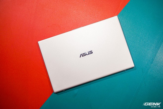 Cận cảnh laptop viền màn hình siêu mỏng VivoBook S13 của Asus: tỉ lệ màn hình/thân máy 89%, nhẹ 1,2 kg, giá gần 14,4 triệu đồng - Ảnh 4.