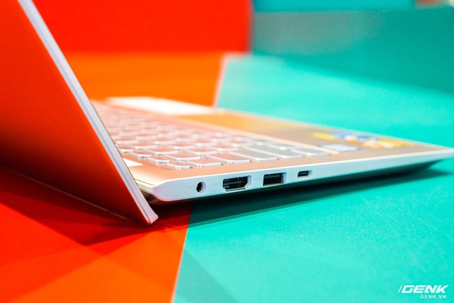 Cận cảnh laptop viền màn hình siêu mỏng VivoBook S13 của Asus: tỉ lệ màn hình/thân máy 89%, nhẹ 1,2 kg, giá gần 14,4 triệu đồng - Ảnh 5.