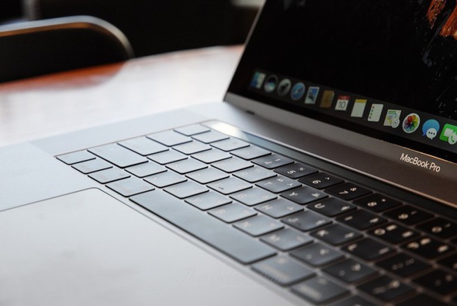 Apple sắp ra mắt một chiếc MacBook siêu mỏng, siêu nhẹ, sử dụng chip Intel thế hệ thứ 8 - Ảnh 1.