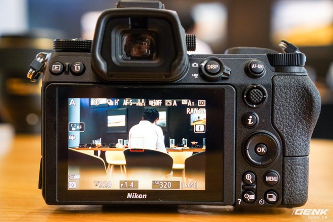 Trên tay nhanh hàng nóng Z7 - Chiếc máy ảnh không gương lật Full-frame đầu tiên của Nikon - Ảnh 12.