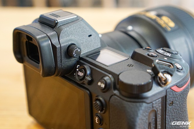 Trên tay nhanh hàng nóng Z7 - Chiếc máy ảnh không gương lật Full-frame đầu tiên của Nikon - Ảnh 10.