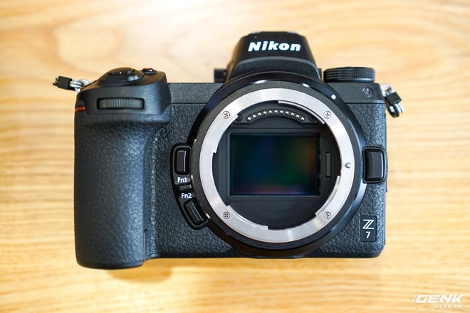 Trên tay nhanh hàng nóng Z7 - Chiếc máy ảnh không gương lật Full-frame đầu tiên của Nikon - Ảnh 3.
