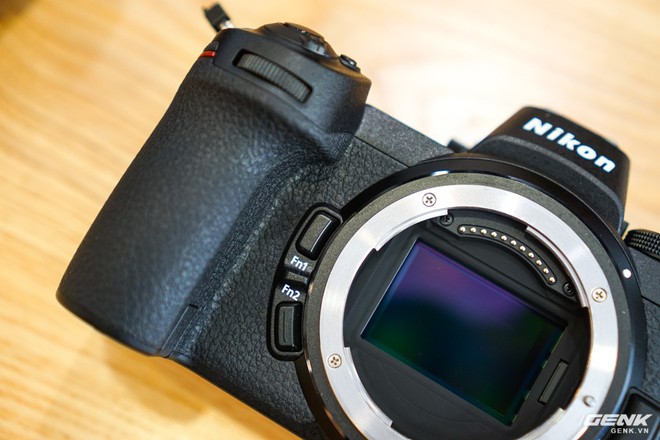 Trên tay nhanh hàng nóng Z7 - Chiếc máy ảnh không gương lật Full-frame đầu tiên của Nikon - Ảnh 5.