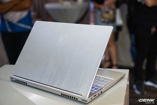 Cận cảnh laptop mỏng nhẹ Prestige PS42 đến từ MSI: chỉ 1,19 kg, pin 10 giờ, giá gần 21 triệu đồng - Ảnh 3.