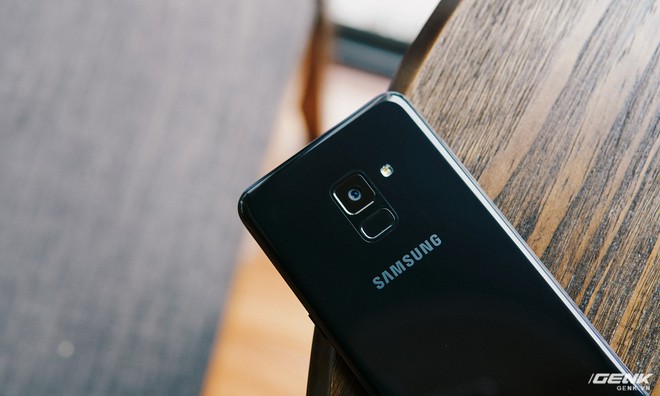  Galaxy A8 2018 có camera chính đơn và camera selfie kép, phù hợp với thị hiếu giới trẻ hiện nay. 