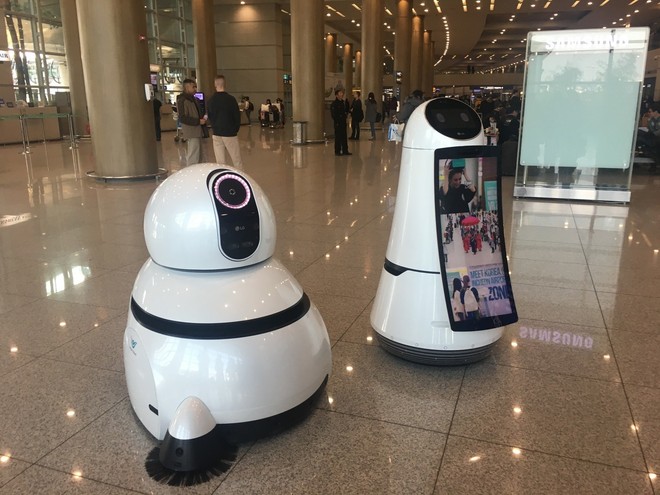 [CES 2018] LG ra mắt 3 mẫu robot mới, thay thế nhân viên phục vụ tại khách sạn, nhà hàng và siêu thị - Ảnh 3.