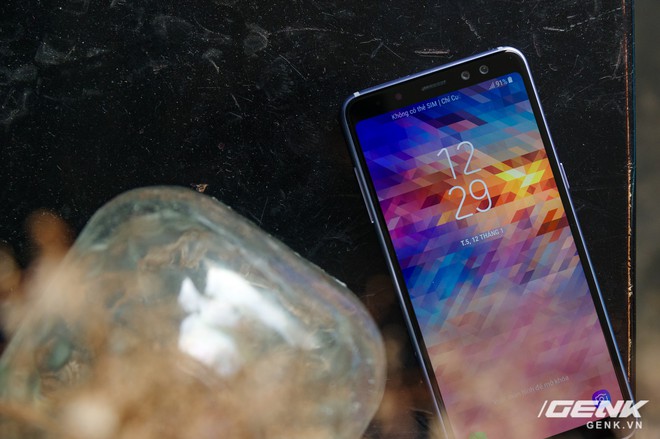 Mở hộp Galaxy A8 (2018) chính hãng giá 10,99 triệu đồng: màu Tím Bạc cực đẹp! - Ảnh 1.