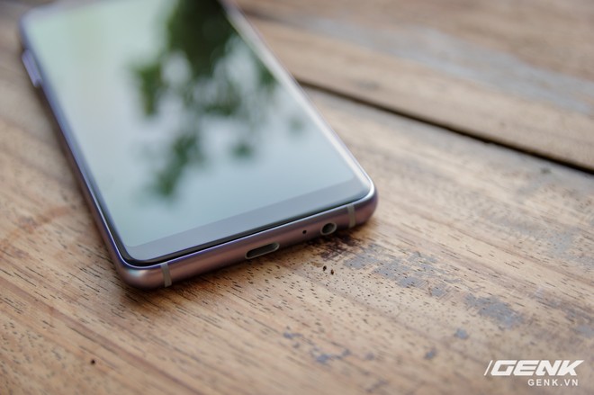 Mở hộp Galaxy A8 (2018) chính hãng giá 10,99 triệu đồng: màu Tím Bạc cực đẹp! - Ảnh 11.