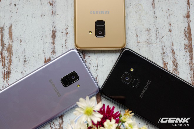 Mở hộp Galaxy A8 (2018) chính hãng giá 10,99 triệu đồng: màu Tím Bạc cực đẹp! - Ảnh 13.