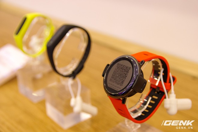  Mẫu smartwatch Amazfit PACE được phân phối chính hãng với giá 3.500.000 VNĐ và hiện còn 2.800.000 trong chương trình khuyến mãi tháng 1 của Xiaomi Việt Nam 