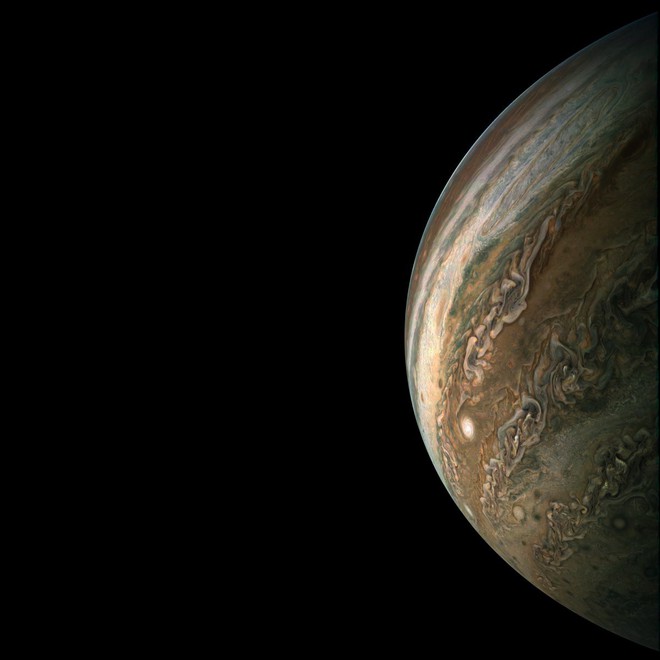 Tàu thăm dò của NASA đã chụp được những hình ảnh không thể tin được của Sao Mộc! - Ảnh 10.