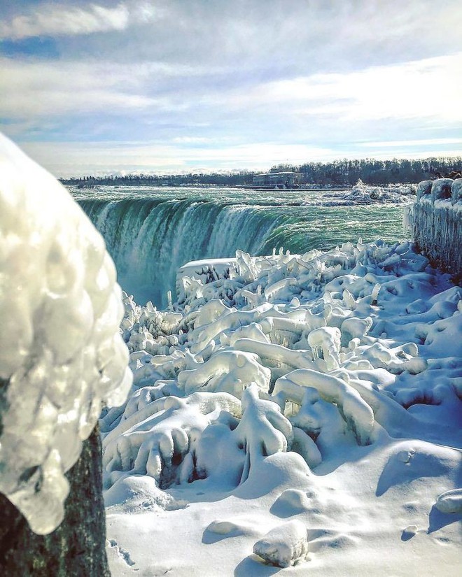 [Ảnh] Khung cảnh thác Niagara đóng băng trong đợt rét kỷ lục của nước Mỹ - Ảnh 3.