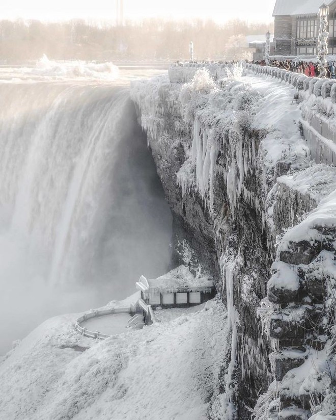 [Ảnh] Khung cảnh thác Niagara đóng băng trong đợt rét kỷ lục của nước Mỹ - Ảnh 5.
