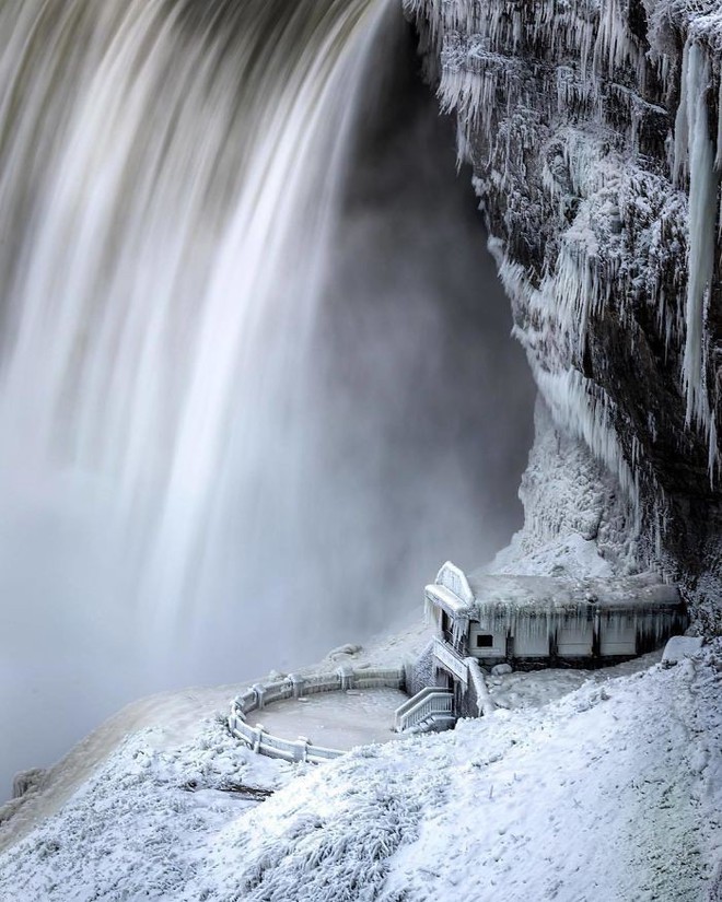 [Ảnh] Khung cảnh thác Niagara đóng băng trong đợt rét kỷ lục của nước Mỹ - Ảnh 7.