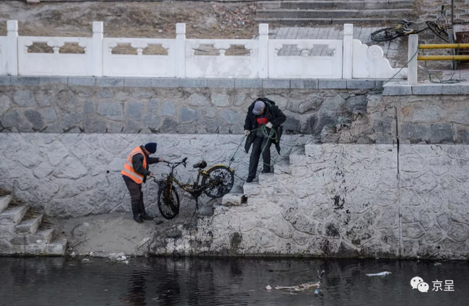 Trung Quốc: Tổng cộng hơn 1000 chiếc xe đạp chia sẻ được vớt dưới sông lên - Ảnh 5.