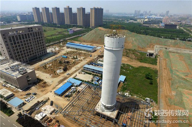 Trung Quốc xây tháp lọc khí ô nhiễm lớn nhất thế giới tại Tây An - Ảnh 1.