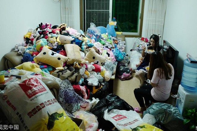Bỏ hàng trăm triệu chơi gắp thú, cô gái Trung Quốc phải chuyển nhà mới to hơn vì có quá nhiều thú nhồi bông - Ảnh 10.