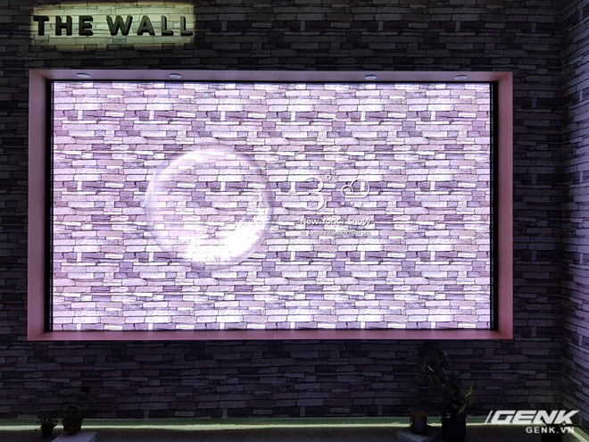  Samsung cho biết họ đã sử dụng thiết kế kết cấu module cho The Wall, giúp người dùng có thể tùy chỉnh kích thước của chiếc TV này (tăng lên hoặc giảm đi so với mức 146 inch mặc định). Điều này sẽ giúp người dùng thoải mái sáng tạo sao cho phù hợp với thẩm mỹ cũng như không gian sống của mình nhất. 