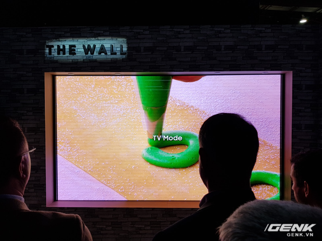  Người dùng cũng có thể linh hoạt chuyển đổi giữa hai chế độ TV và “bức tường”. Với chế độ TV, The Wall sẽ mang đến những trải nghiệm nghe nhìn đẳng cấp nhất và tạo ra cảm giác như trong một rạp chiếu phim thực sự. 