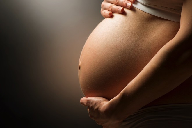  Cảm giác mang một bào thai lớn dần trong bụng mình là niềm khao khát của nhiều người chuyển giới 