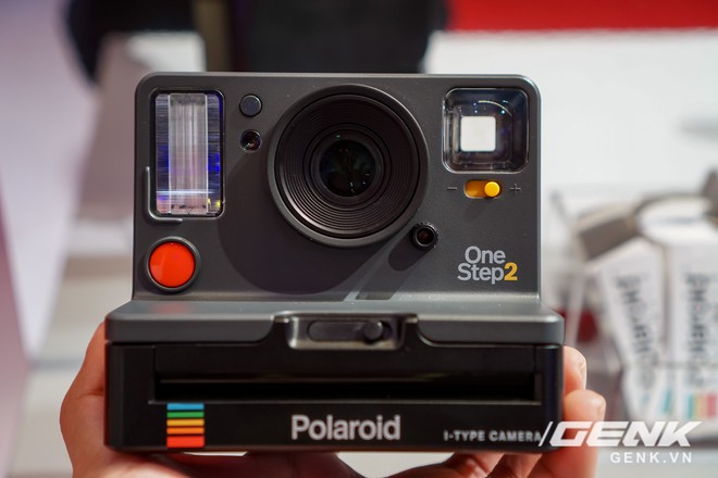 [CES 2018] Sờ tận tay chiếc máy ảnh OneStep 2 từng khiến biết bao fan Polaroid vỡ òa khi được hồi sinh - Ảnh 2.