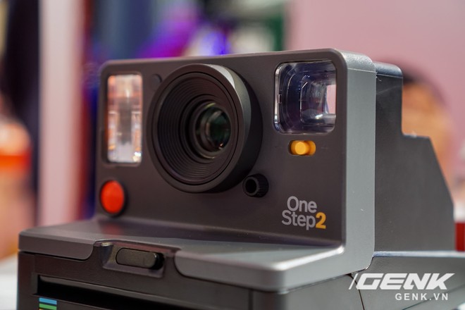 [CES 2018] Sờ tận tay chiếc máy ảnh OneStep 2 từng khiến biết bao fan Polaroid vỡ òa khi được hồi sinh - Ảnh 3.
