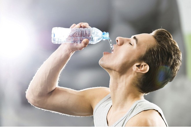 Câu hỏi một ngày uống bao nhiêu nước thì đủ lại có câu trả lời sẽ khiến bạn ngạc nhiên - Ảnh 4.