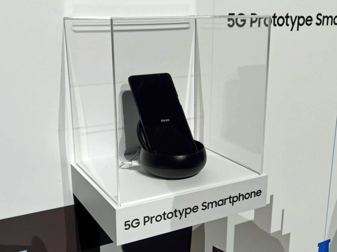 Samsung ra mắt nguyên mẫu smartphone 5G đầu tiên của mình tại CES 2019, nhưng hầu như không ai để ý - Ảnh 2.